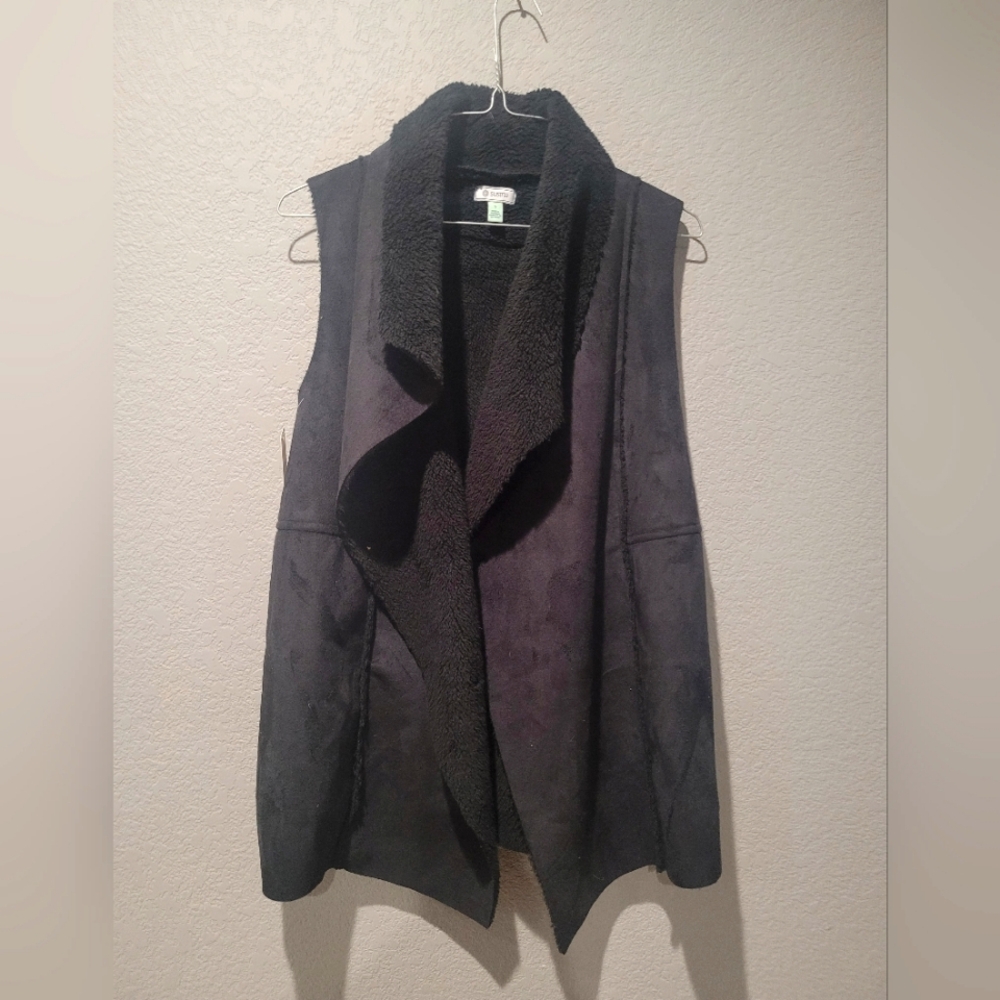 Nwot- vest by Susina black small